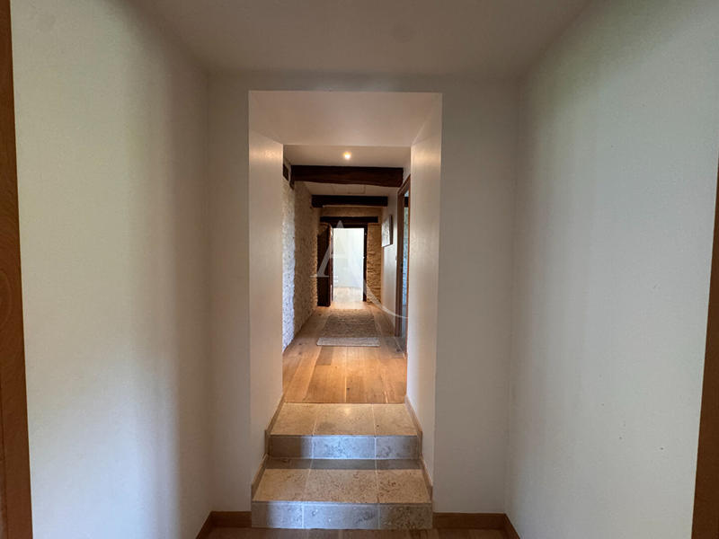 Maison - 323 m² - 5 pièces