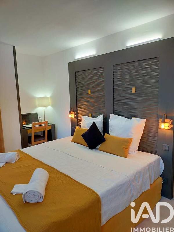 Maison - 225 m² - 10 pièces