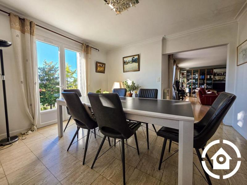 Maison - 212 m² - 8 pièces