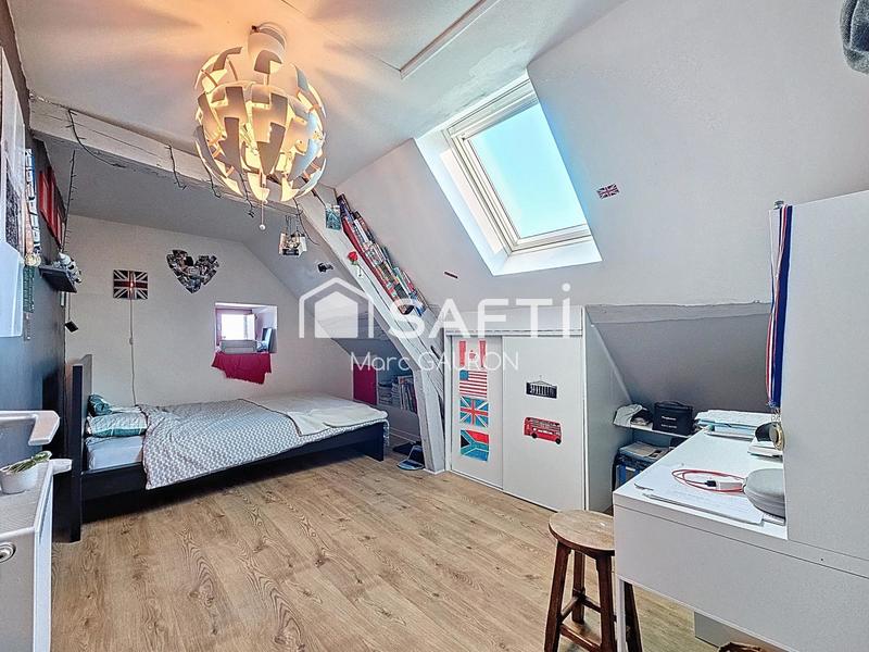 Maison - 202 m² - 8 pièces