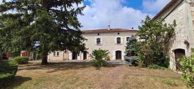 Maison - 225 m² - 9 pièces