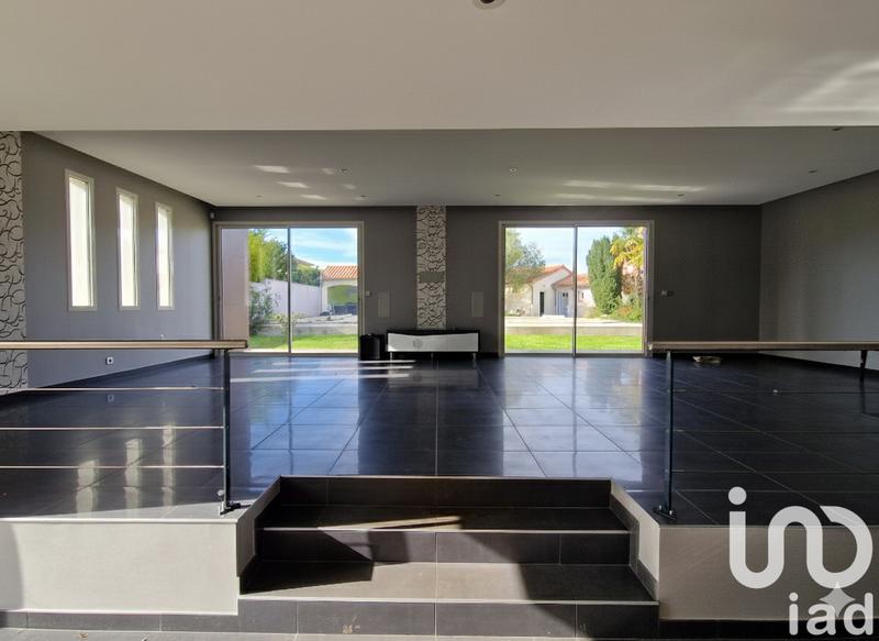 Maison - 242 m² - 7 pièces