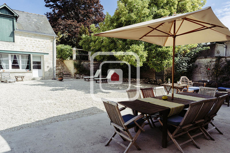 Maison - 222 m² - 8 pièces