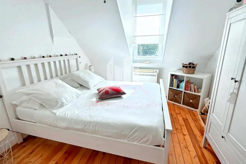 Maison - 180 m² - 8 pièces