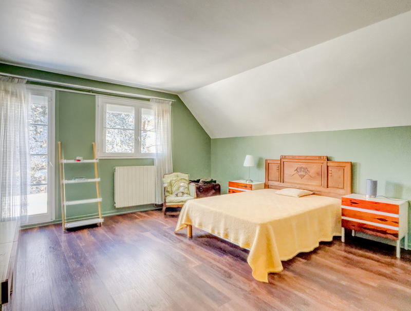 Maison - 230 m² - 9 pièces