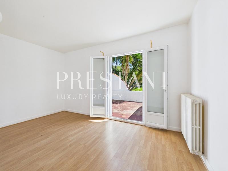 Maison - 256 m² - 12 pièces