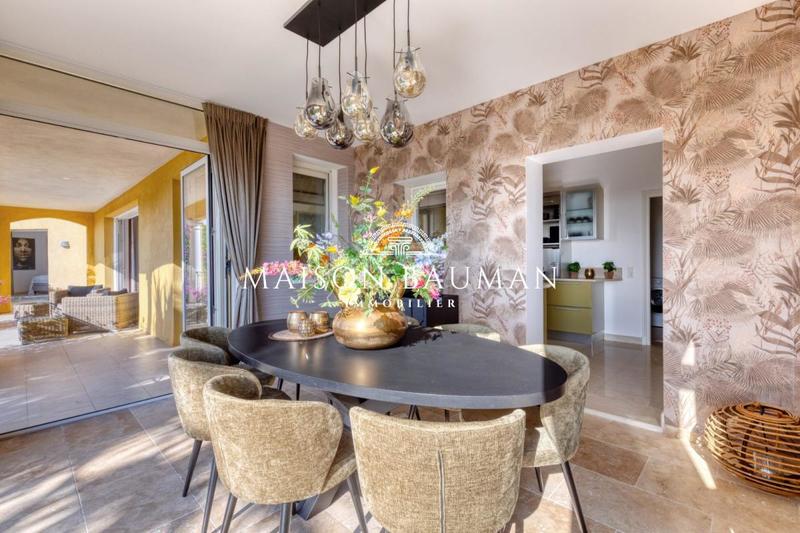 Villa - 302 m² - 12 pièces