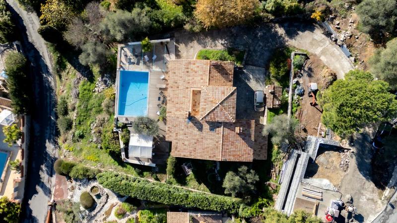 Maison - 210 m² - 7 pièces