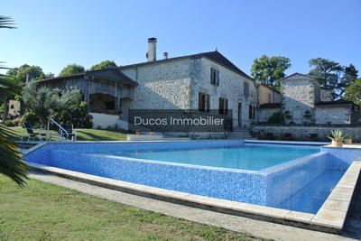 Maison - 250 m² - 6 pièces