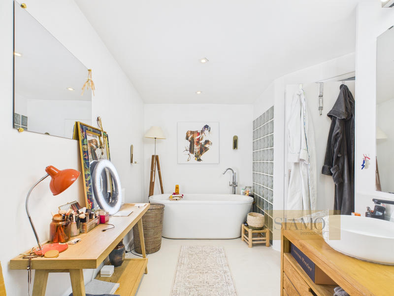 Appartement - 232 m² - 7 pièces