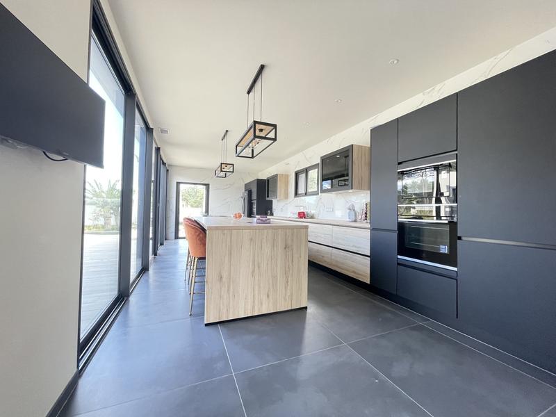 Villa - 260 m² - 8 pièces