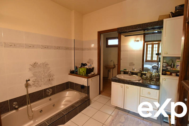 Maison traditionnelle - 201 m²