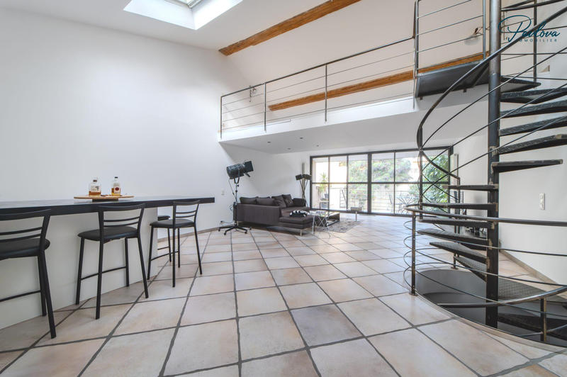 Maison - 203 m² - 6 pièces