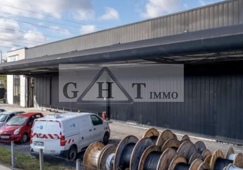 Entrepôt - 2 596 m²