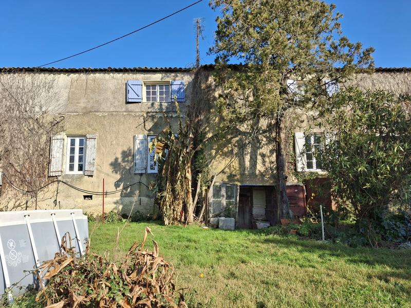 Maison traditionnelle - 243 m² - 9 pièces