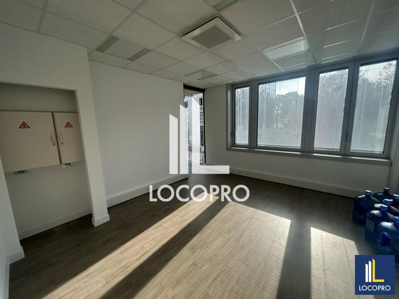 Bureau - 2 932 m²
