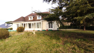 Maison - 222 m² - 6 pièces