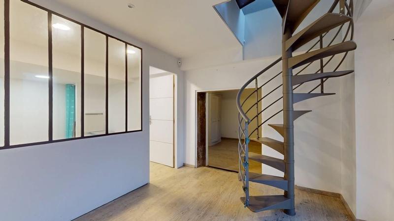 Maison - 260 m² - 6 pièces