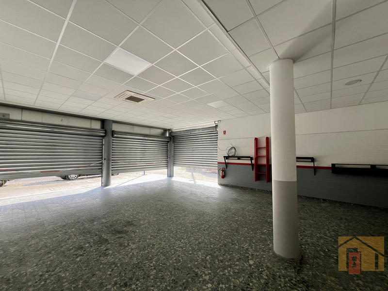 Local commercial - 218 m²