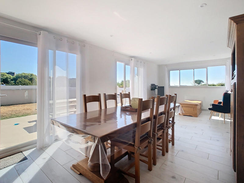 Maison - 168 m² - 9 pièces