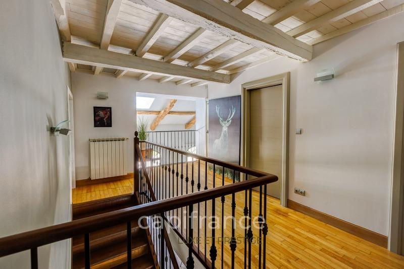 Demeure - 352 m² - 10 pièces