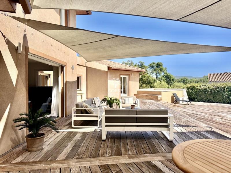 Villa - 201 m² - 6 pièces