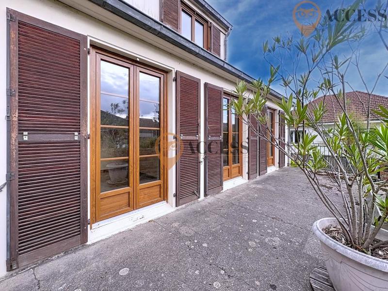 Maison - 160 m² - 8 pièces