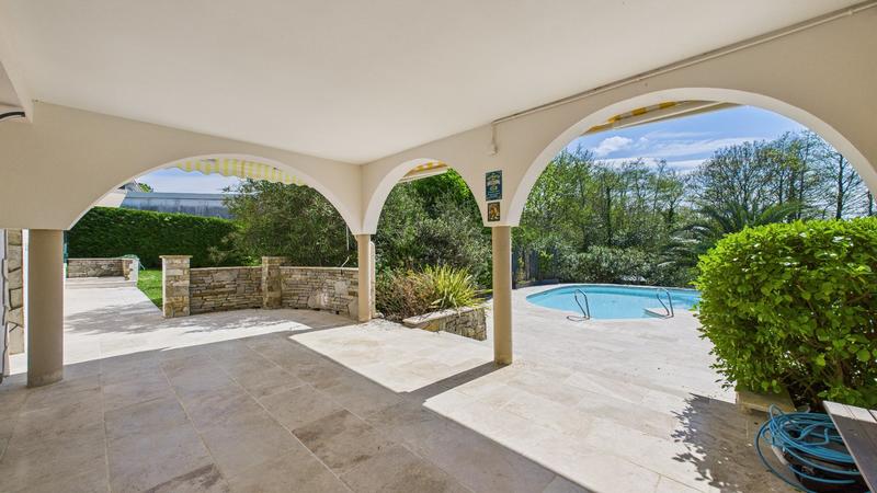 Maison - 270 m² - 13 pièces