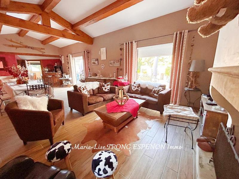 Maison - 210 m² - 8 pièces