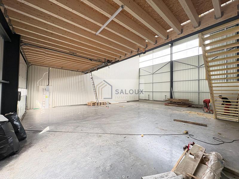 Local d'activité / Entrepôt - 232 m²
