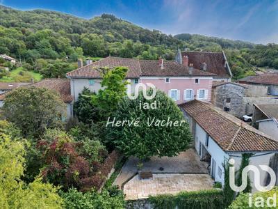 Maison - 212 m² - 7 pièces