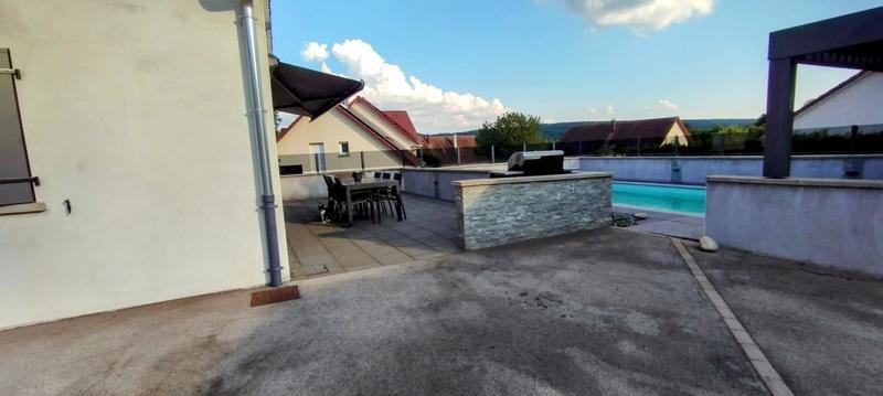 Maison traditionnelle - 181 m² - 7 pièces