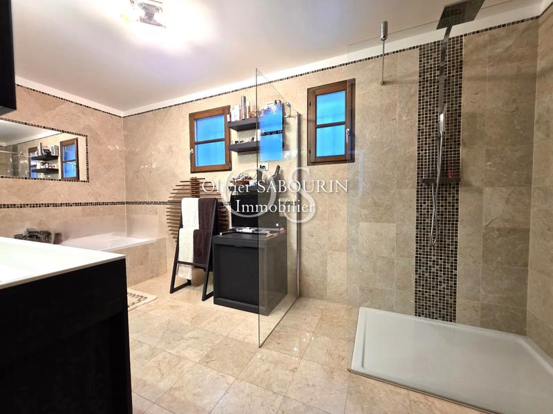 Villa - 250 m² - 7 pièces