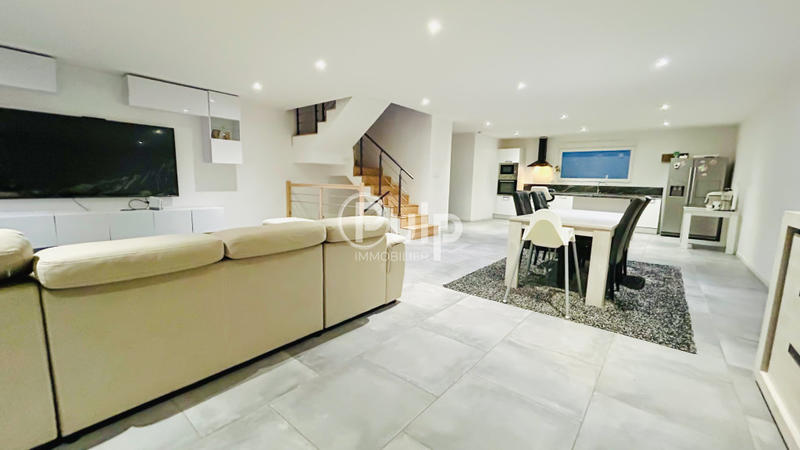 Maison - 230 m² - 5 pièces