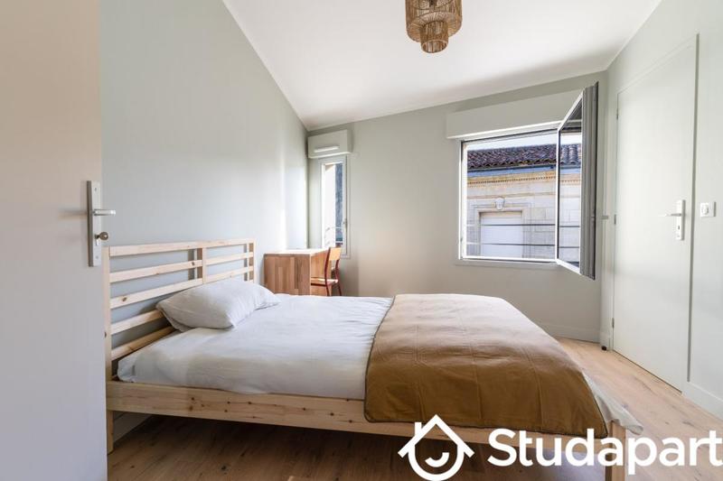 Chambre - 13 m² - 1 pièce