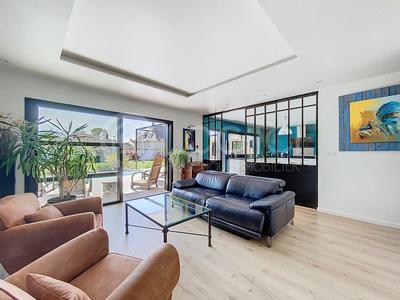 Maison contemporaine - 213 m² - 5 pièces