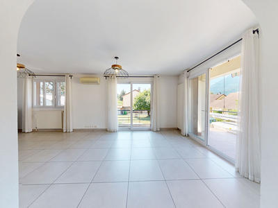 Appartement - 90 m² - 4 pièces