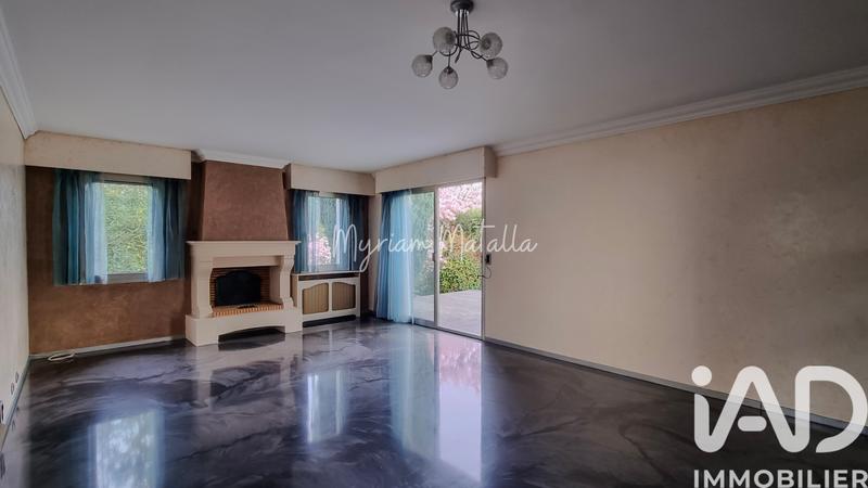 Maison - 220 m² - 8 pièces