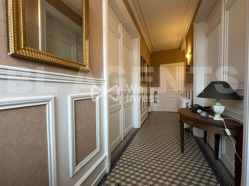 Maison - 247 m² - 10 pièces