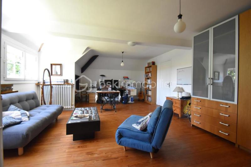 Demeure - 303 m² - 11 pièces