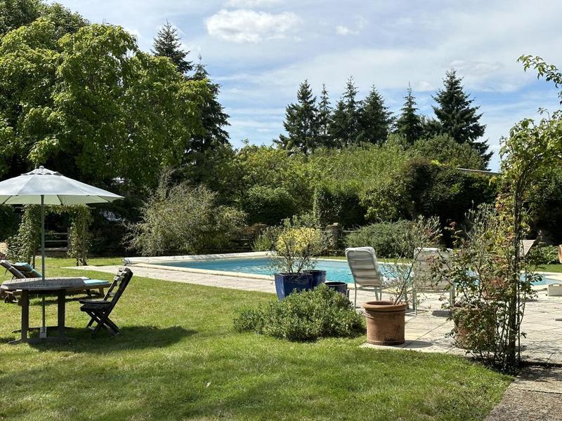 Maison - 240 m² - 10 pièces