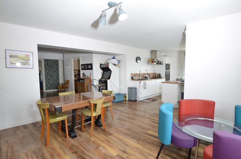 Maison - 202 m² - 8 pièces