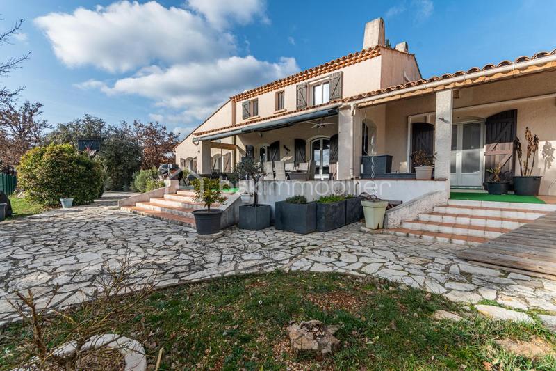 Maison - 210 m² - 8 pièces