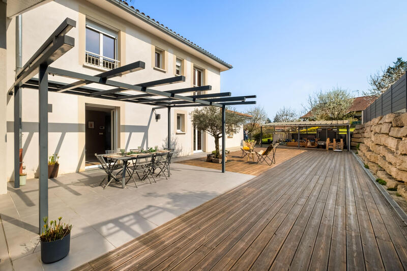 Maison - 259 m² - 6 pièces