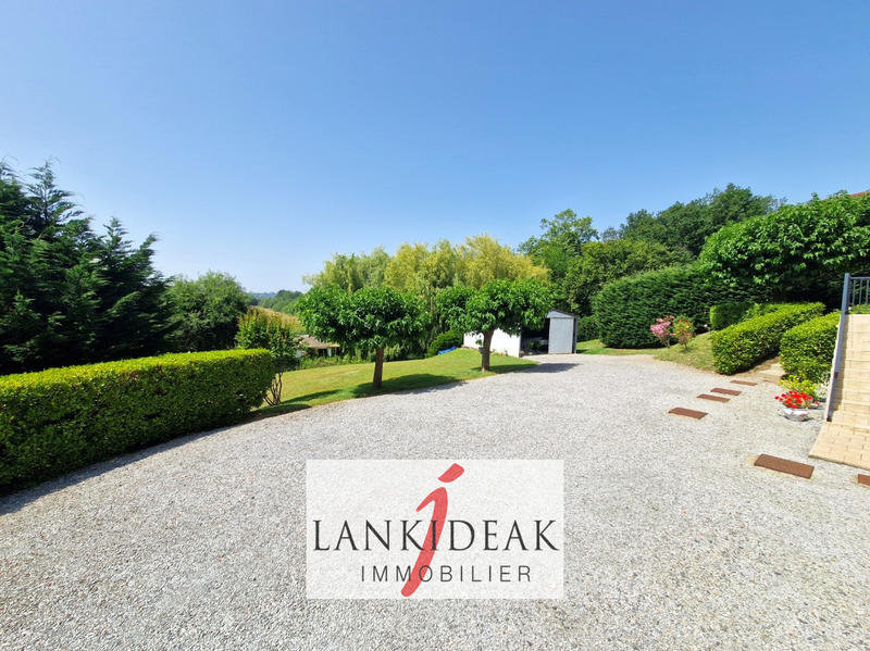 Maison - 104 m² - 4 pièces