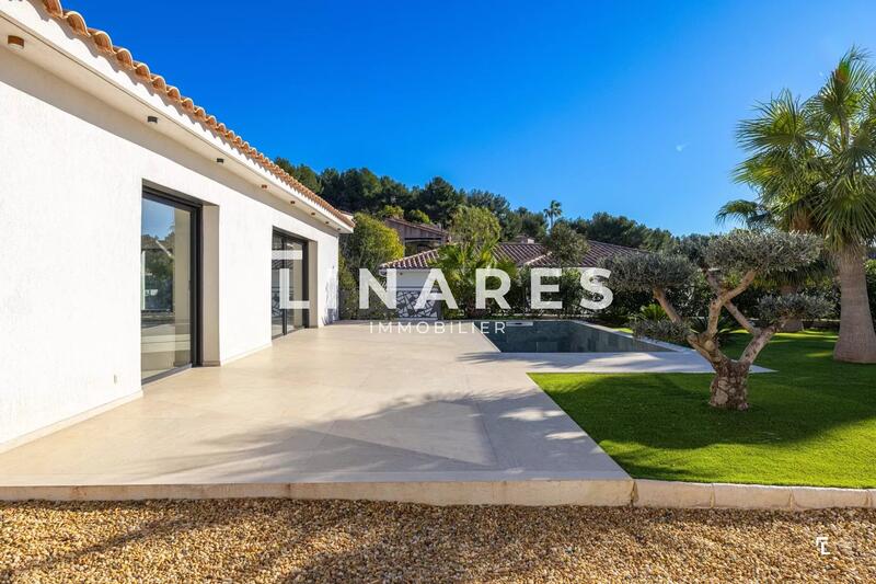 Maison - 234 m² - 7 pièces