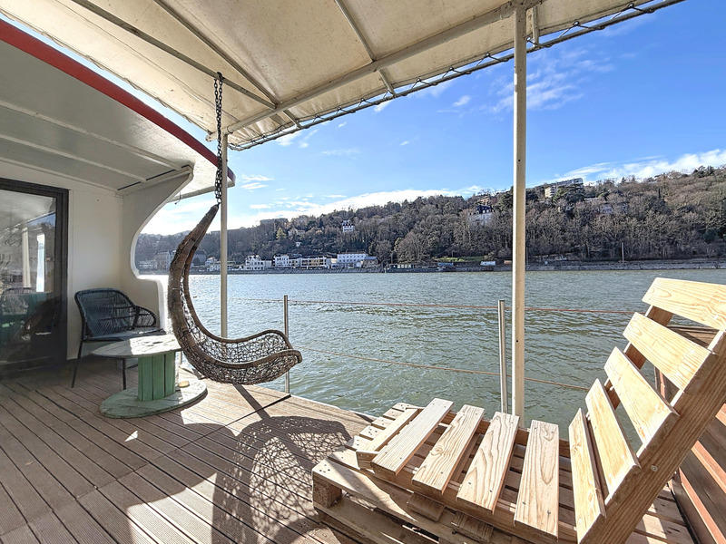 Péniche - 180 m² - 7 pièces