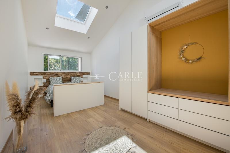 Maison - 201 m² - 7 pièces