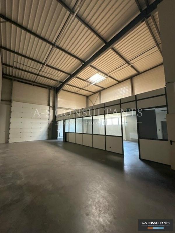 Entrepôt - 636 m²