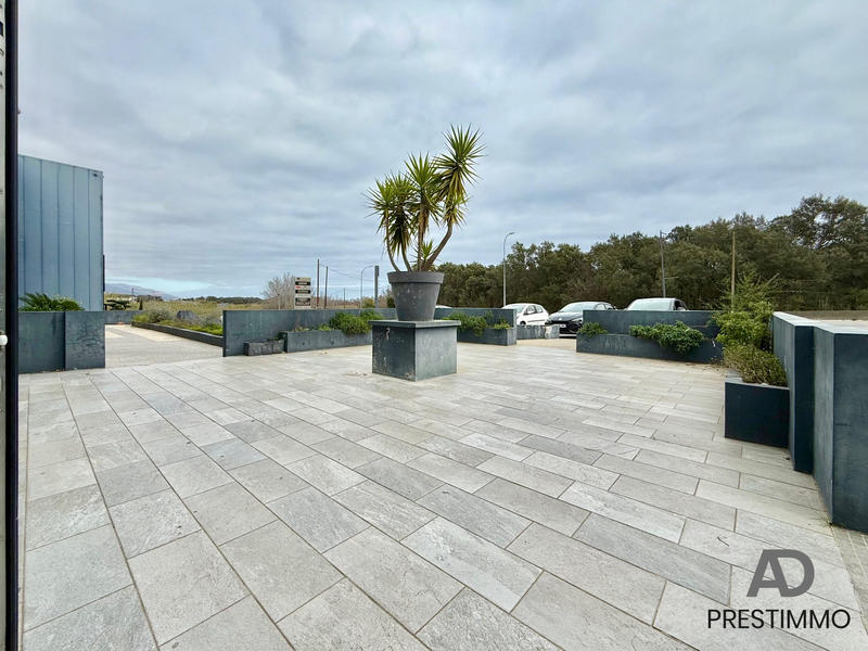 Local commercial - 179 m² - 4 pièces